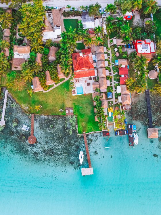 Hôtel à Bacalar : un séjour de rêve sur la lagune aux 7 couleurs à Casa Bakal